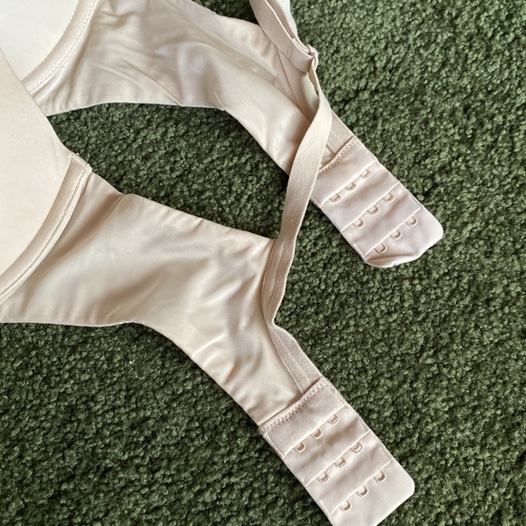 2 Victoria’s Secret Body by Victoria Demi uplift bras - Picture 10 of 10